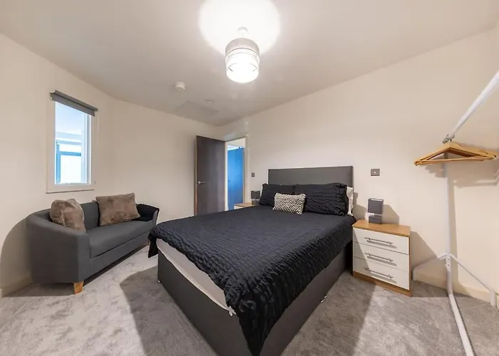 2 Bed Apartment With Pool Table