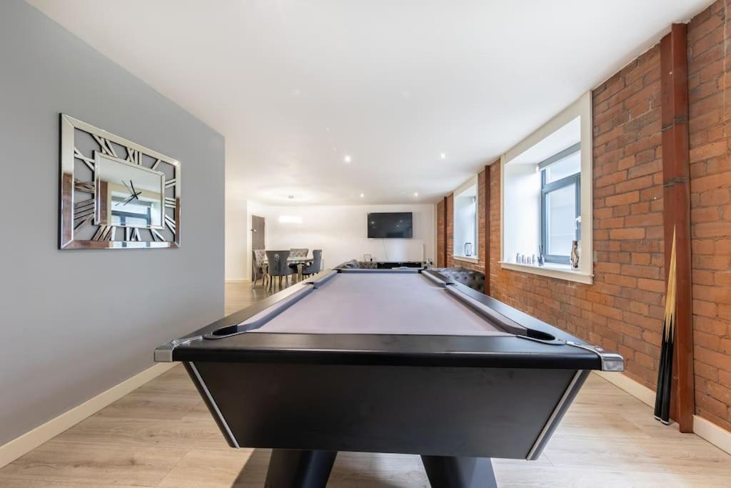 2 Bed With Pool Table Bradford (West Yorkshire)
