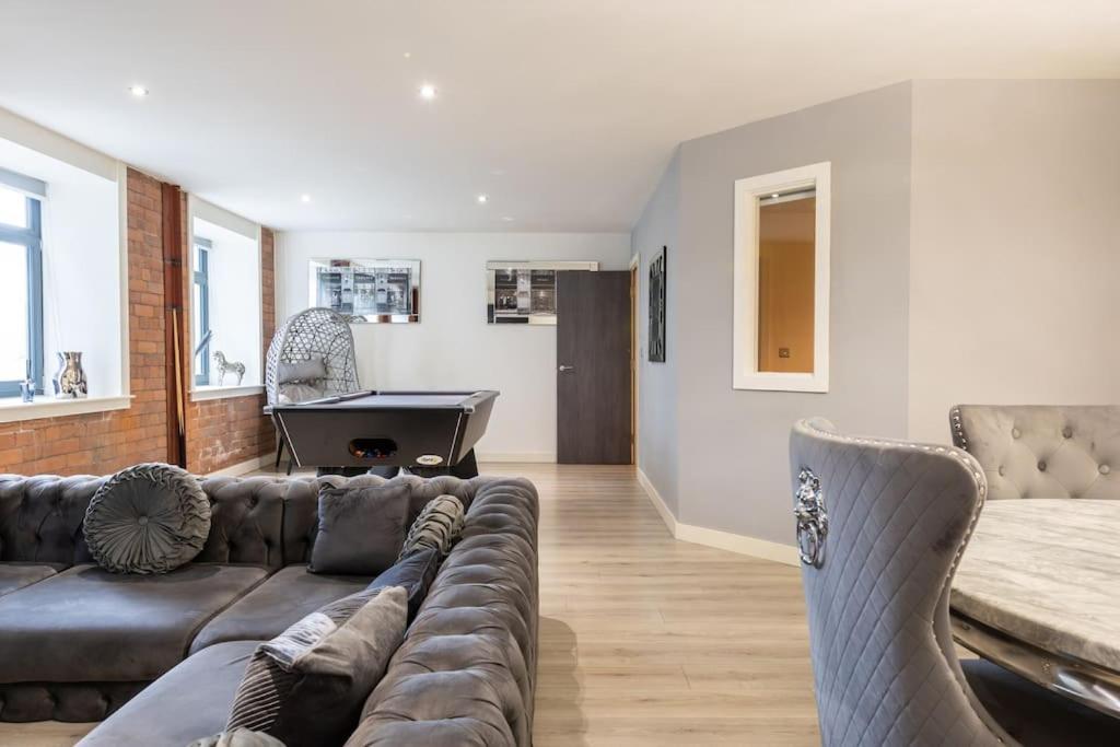 2 Bed With Pool Table * Bradford (West Yorkshire)
